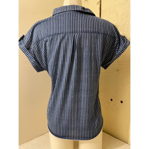 Eden & Olivia Women's Size Small Button Front‎ Blouse Short Sleeve - Picture 2 of 6